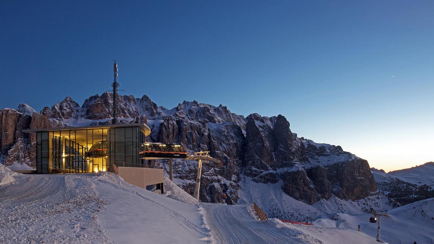 Die Seilbahn, die die Pisten der Sellaronda verbindet